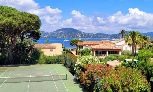 Family nest overlooking the Gulf of Saint-Tropez