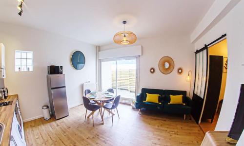 100m tram C : 3 personnes-parking-terrasse-fibre