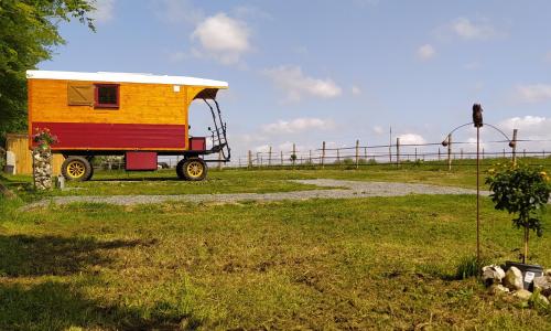Véritable roulotte hippomobile
