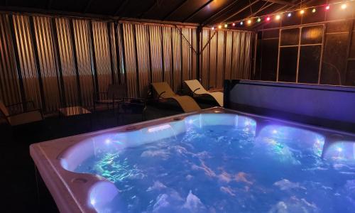 Gîte de Charme proche Loire à Vélo avec Jacuzzi Privatif