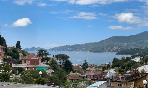 VAL DI SOLE 19-III piano- VISTA MARE- VISTA COLLINA-WIFI 100MG-ARIA CONDIZIONATA IN TUTTE LE STANZE -L'APPARTAMENTO E' STATO COMPLETAMENTE RINNOVATO NEL 2023