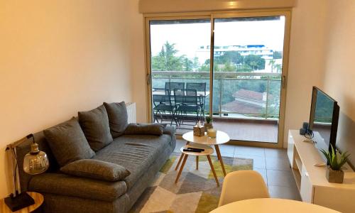 Appartement neuf, piscine, terrasse, vue mer.