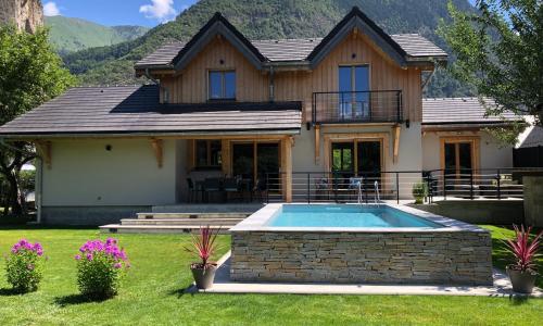 Chalet Barbara with swimming pool in the heart of Oisans