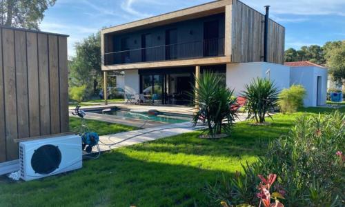Maison d’architecte avec piscine et jardin