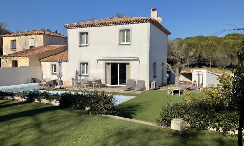 Villa 8 personnes piscine terrain de boules