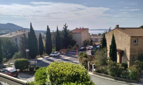 Charmant F 3 lumineux proche plage et vue mer