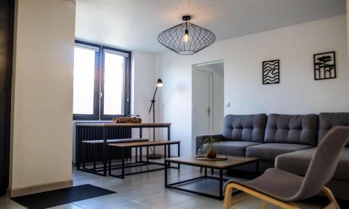 Renovated T6 house with garden near transport