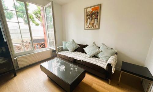 Cosy Town house with its beautiful terrace