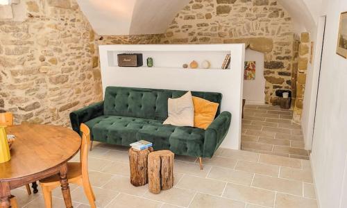 Studio Spacieux de Caractère