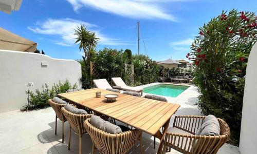 Maison avec piscine et amarrage