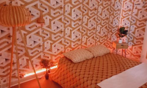 A 2 pas du port, Le Cube