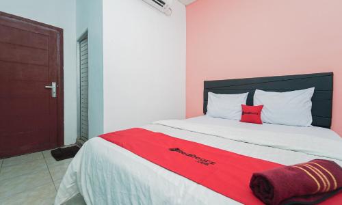 RedDoorz Syariah at MN One Cempaka Putih
