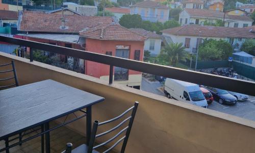 Studio avec grand balcon 5 minutes de la mer