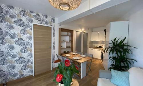 Logement port de plaisance, terrasse Sud, piscine