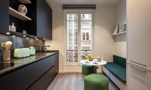 The very central location allows you to go everywhere in Paris in 30 minutes