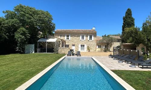 Grand Mas Provençal rénové avec piscine-plage