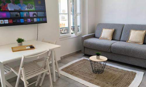 PLEIN SUD - moderne studio avec mezzanine- Hyper centre Antibes - Proche port