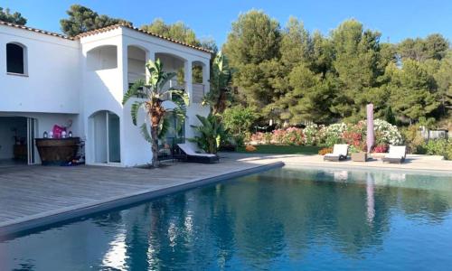 Villa vue mer et pinède