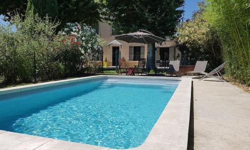 Villa familiale au coeur d'un village provençal