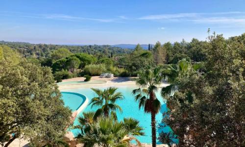 Bright cocoon with garden and sea view