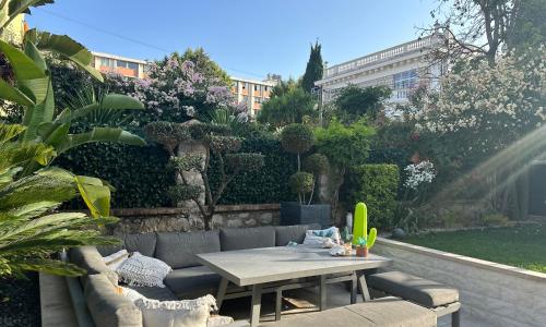 Location Studio cagnes sur mer piscine ,jardin et proche mer