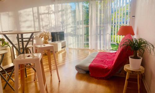 T2 à 50 mètres de la mer, belle vue sur végétation