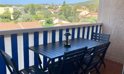 Spacious and bright cocoon near the sea