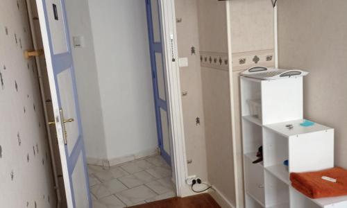 Petite chambre meublée au cœur de ville - chez l'habitant