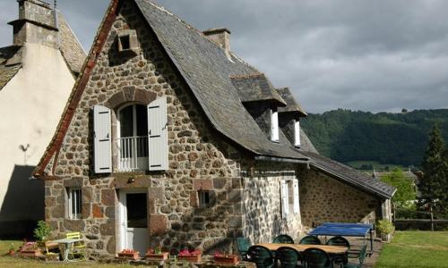 Gîte Vic-sur-Cère, 5 pièces, 8 personnes - FR-1-742-491