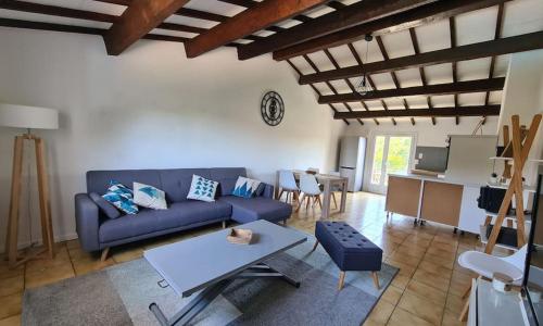 Charmant appartement à Cornillon-confoux & balcon