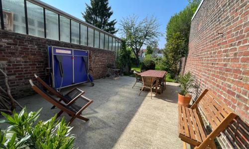 La chambre jaune maison avec grande terrasse et garage privé