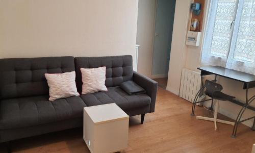 F2 meublé RER B La Place/ Gentilly, proche 75014, Parking libre, CC Vache Noir, Complexe Sportif Raspail