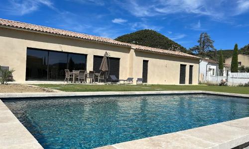 Magnifique Villa Neuve avec piscine