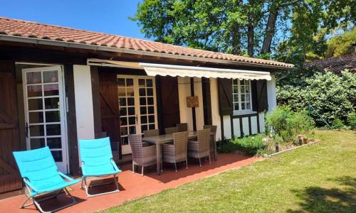 Fermette Landaise près de l'Océan et du lac marin