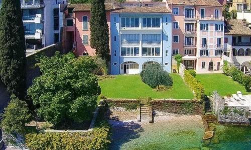 Luxury Apartment right on the water Maddalena