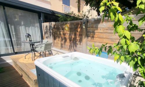 Villa-nova avec spa à 5 minutes des remparts.