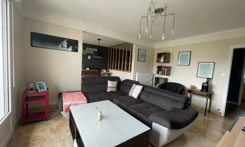 Appartement spacieux. P gratuit.plage à 13 min