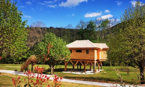 Les Cabanes Suspendues