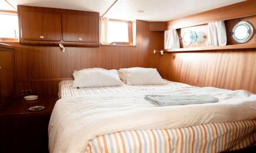 Hébergement insolite en demi-pension et excursion en bateau