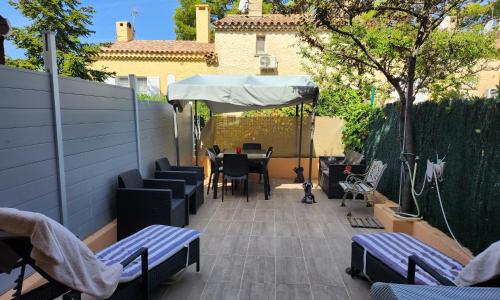 Petit coin de paradis au soleil près de la mer