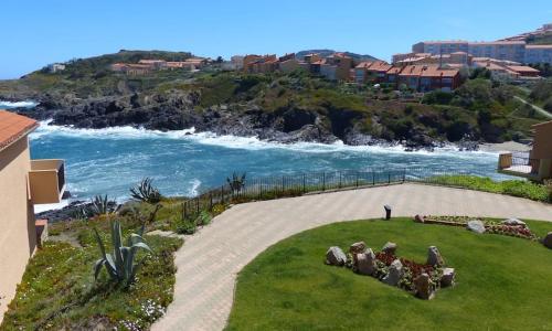COLLIOURE Appart En Bord de MER PLAGE à 50m CLIM Garage location du samedi au samedi
