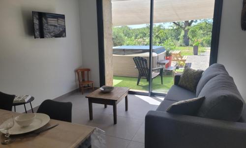 Gîte Couzon, 2 pièces, 2 personnes - FR-1-489-476