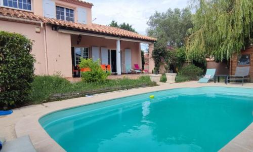 Jolie Maison Piscine 8 mn à Pied du centre et Plage