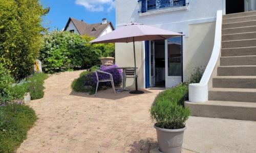 Dans maison individuelle : Appartement en rez-de jardin avec entrée indépendante