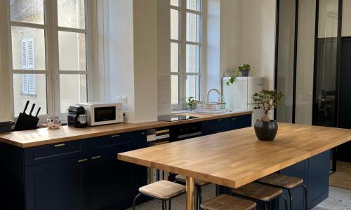 Bright Apt 70m2 in Bayeux historic center w Pkg
