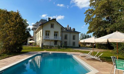 A 2 pas de Vittel et Contrexéville et proche Neufchâteau Château Viéndal