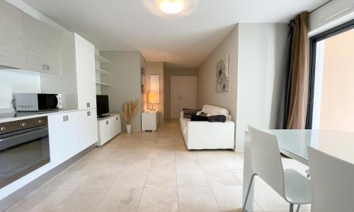 Deux pièces, parking et piscine