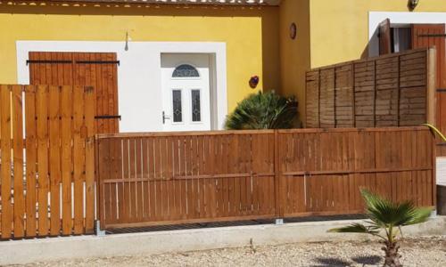 Studio avec mezzanine sympa et bien situé.