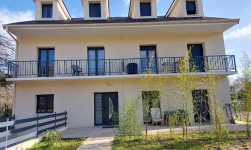 STUDIO meublé, proche de la gare T12