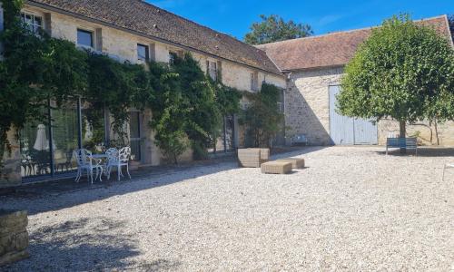 Duplex de 2 grandes chambres avec salon et terrasse privés